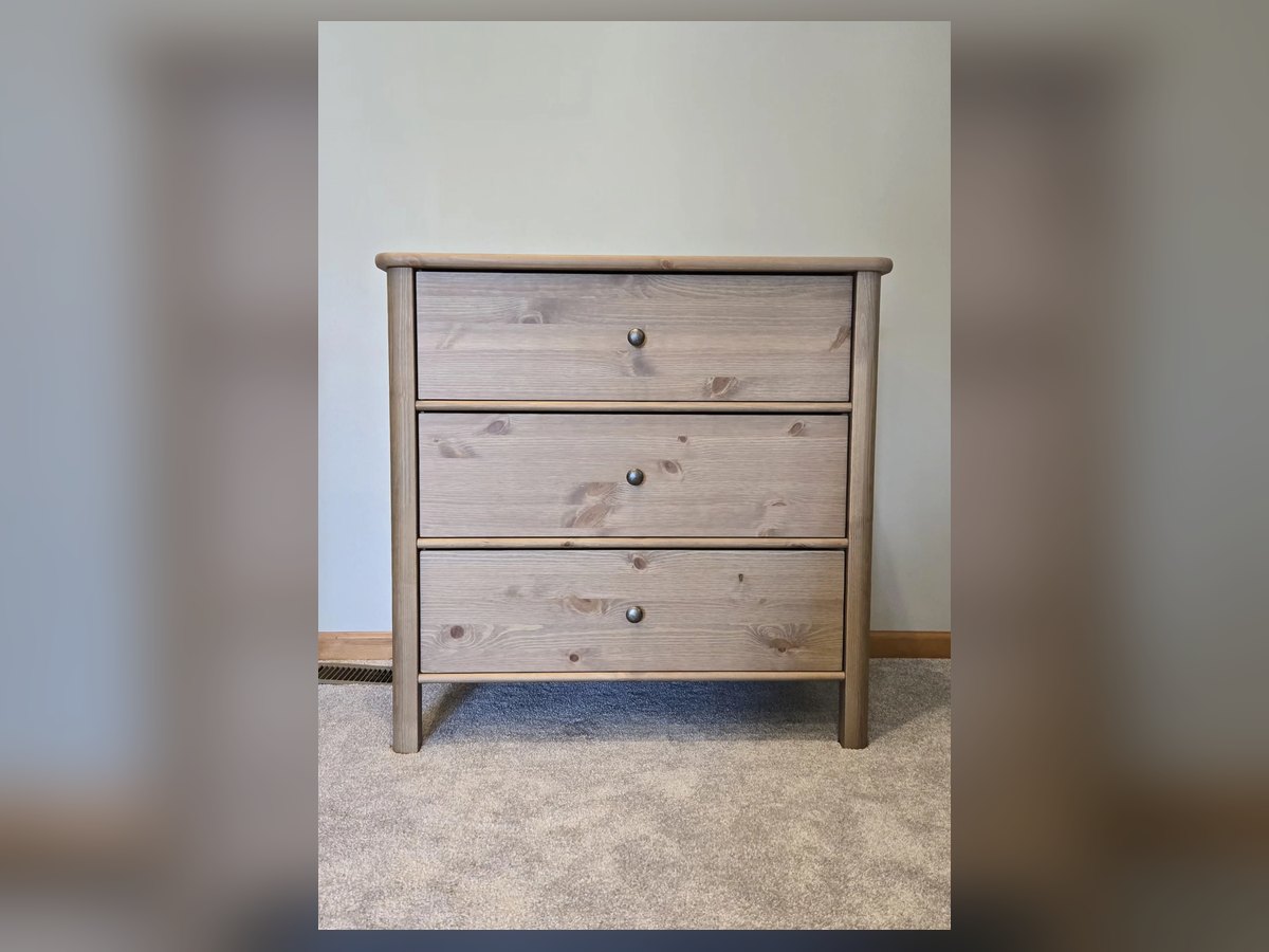 Three-drawer chest assembled